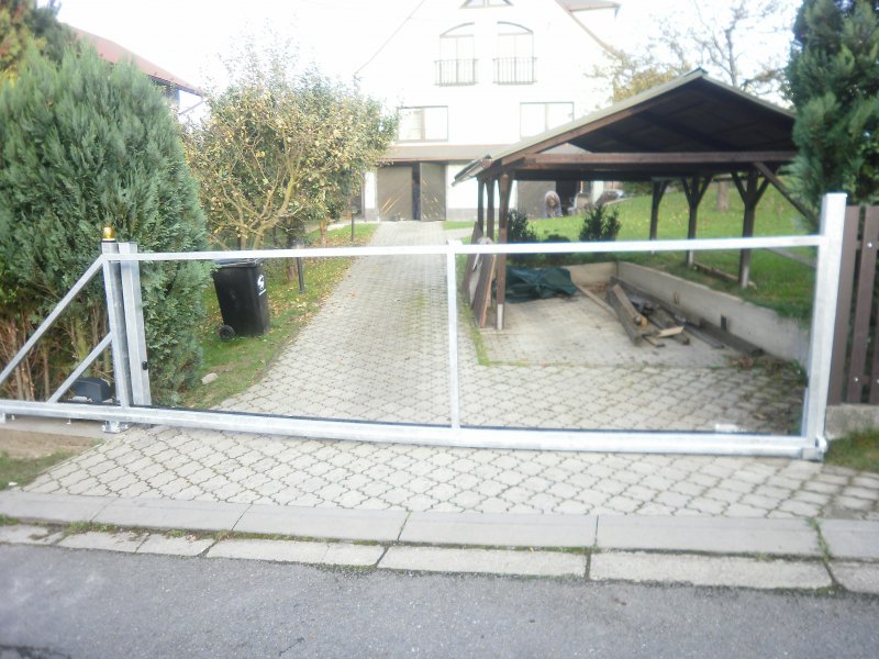 Brána pojezdová, Dolní lhota