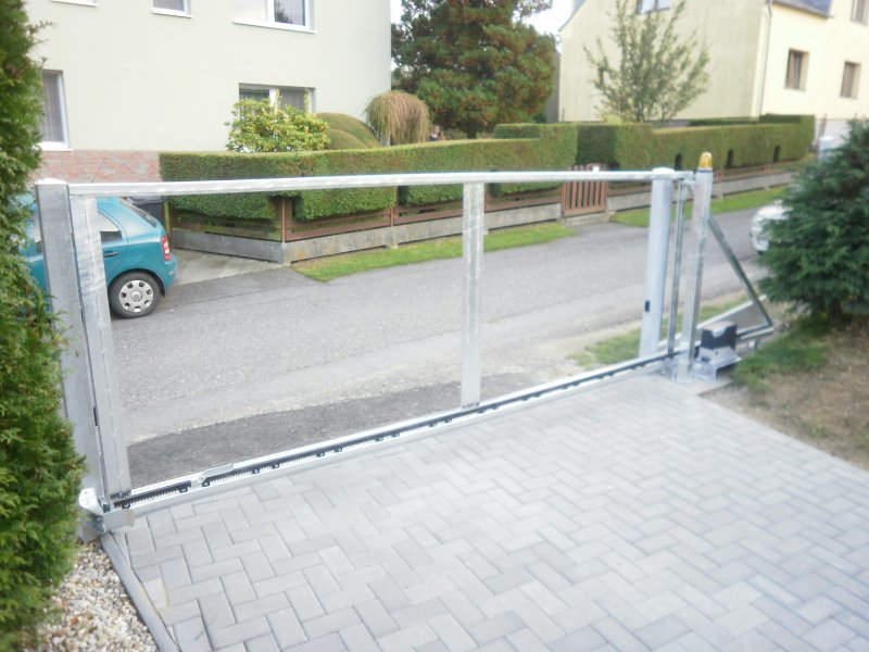 Plot, brána samonosná a branka, Bobrovníky