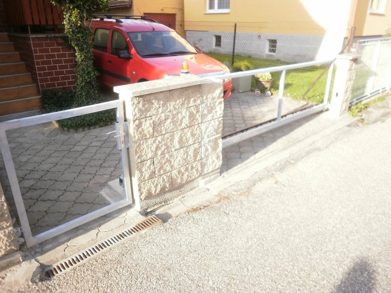 Samonosná brána a branka, Antošovice