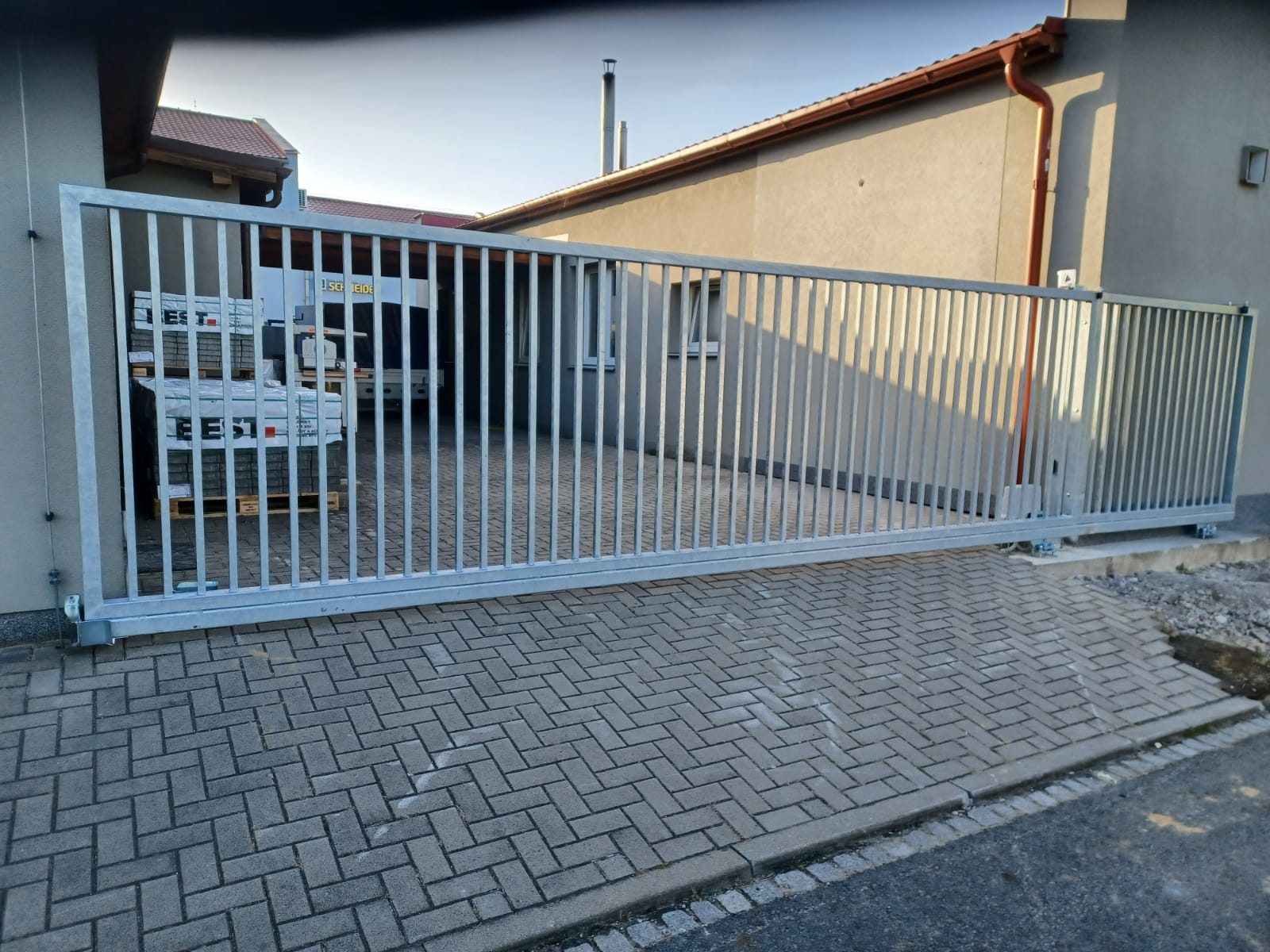 Zděný plot Bolatice — Bolatice, další pohled
