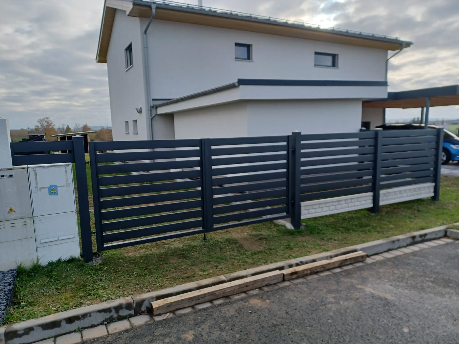 Zděný plot Bolatice — Bolatice, další pohled
