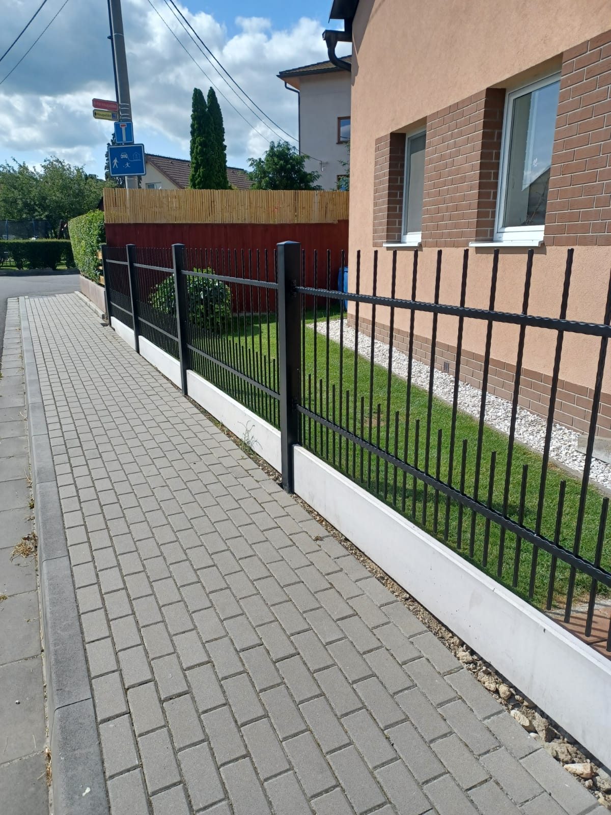 Zděný plot Bolatice — Bolatice, další pohled